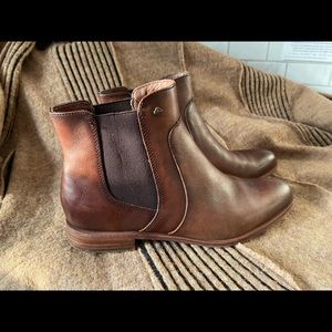 Isola Chelsea Boots 9